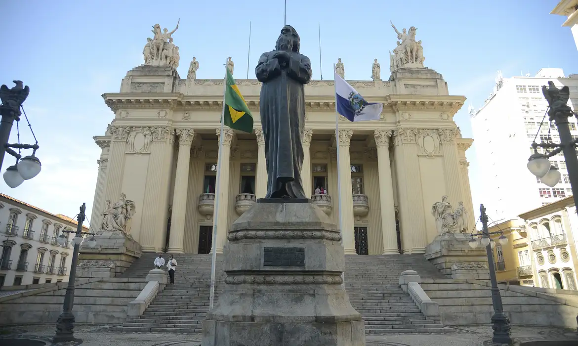 Alerj anuncia concurso público com 109 vagas disponíveis