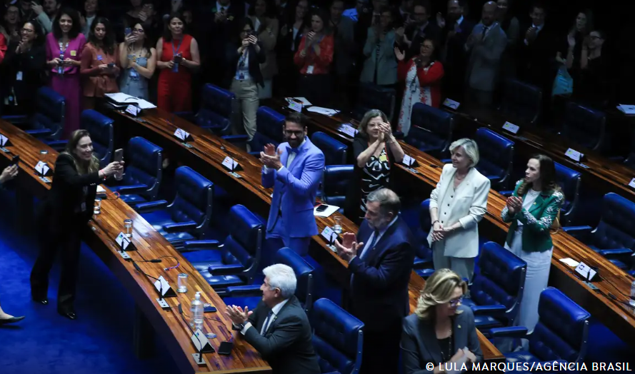 Senado aprova projeto contra adultização de crianças na internet