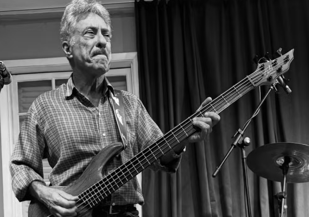 Morre Waldir Jorge de Souza, baixista da banda Blue Angels, de Volta Redonda