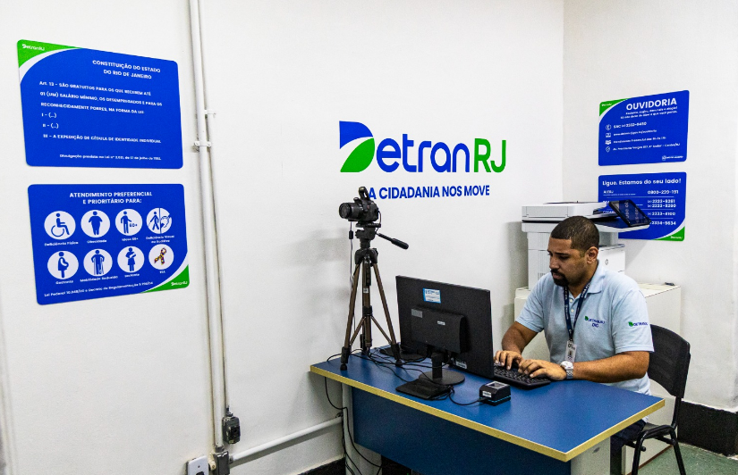 Detran RJ inaugura o primeiro posto para pessoas com deficiência visual