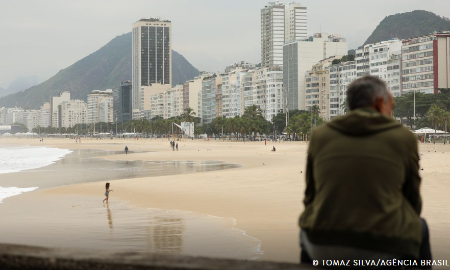 Frente fria chega ao Rio com pancadas de chuva e vento forte