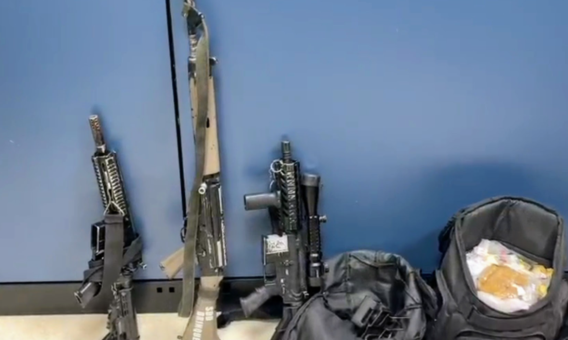 Maior operação policial da história apreende quase 100 fuzis em um único dia nos complexos do Alemão e da Penha