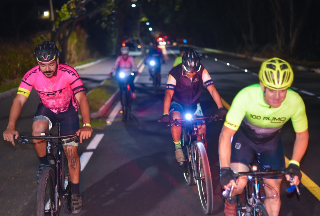 Penedo realiza segunda edição do Bike Night com passeio ciclístico noturno gratuito