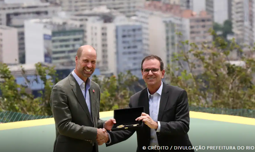 Príncipe William visita Pão de Açúcar e recebe chave da cidade do Rio
