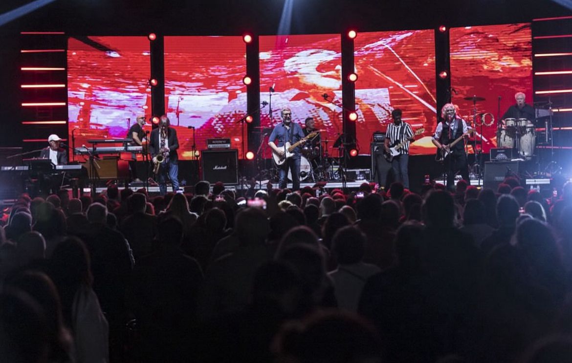 Dire Straits Legacy se apresenta hoje em Barra Mansa com clássicos do rock mundial