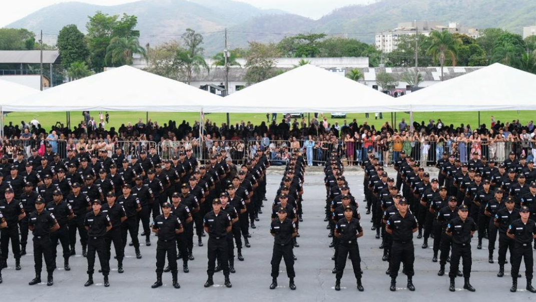 Cláudio Castro reajusta em 36% a remuneração extraordinária dos policiais militares