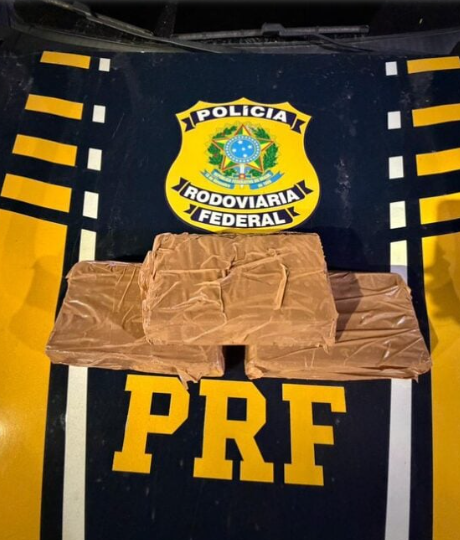 Casal é preso com cinco quilos de crack durante fiscalização da PRF em Resende