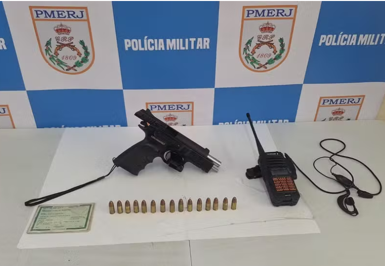 PM prende homem armado apontado como gerente do tráfico no bairro Santa Cruz, em Volta Redonda