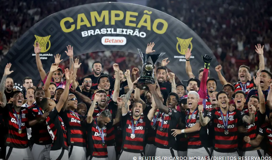 Flamengo derrota Ceará e coroa ano mágico com título Brasileiro