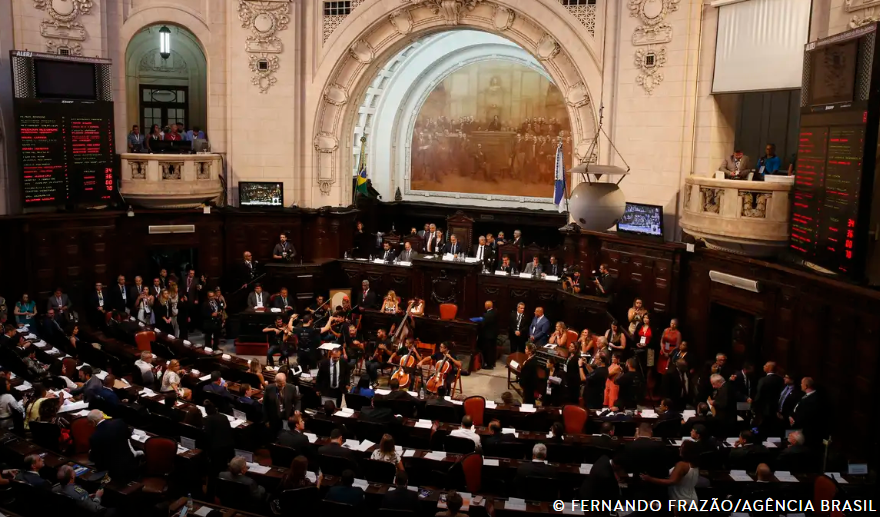 CCJ da Alerj retoma na segunda-feira (8) análise sobre prisão do presidente Rodrigo Bacellar