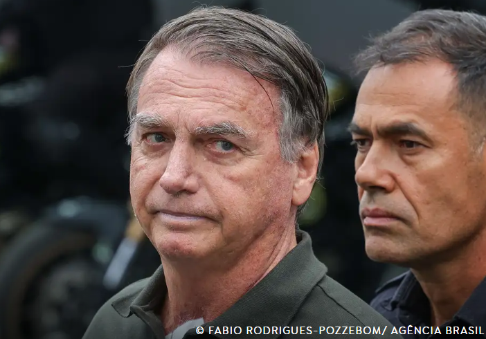 Defesa pede autorização para Bolsonaro deixar prisão e fazer cirurgia