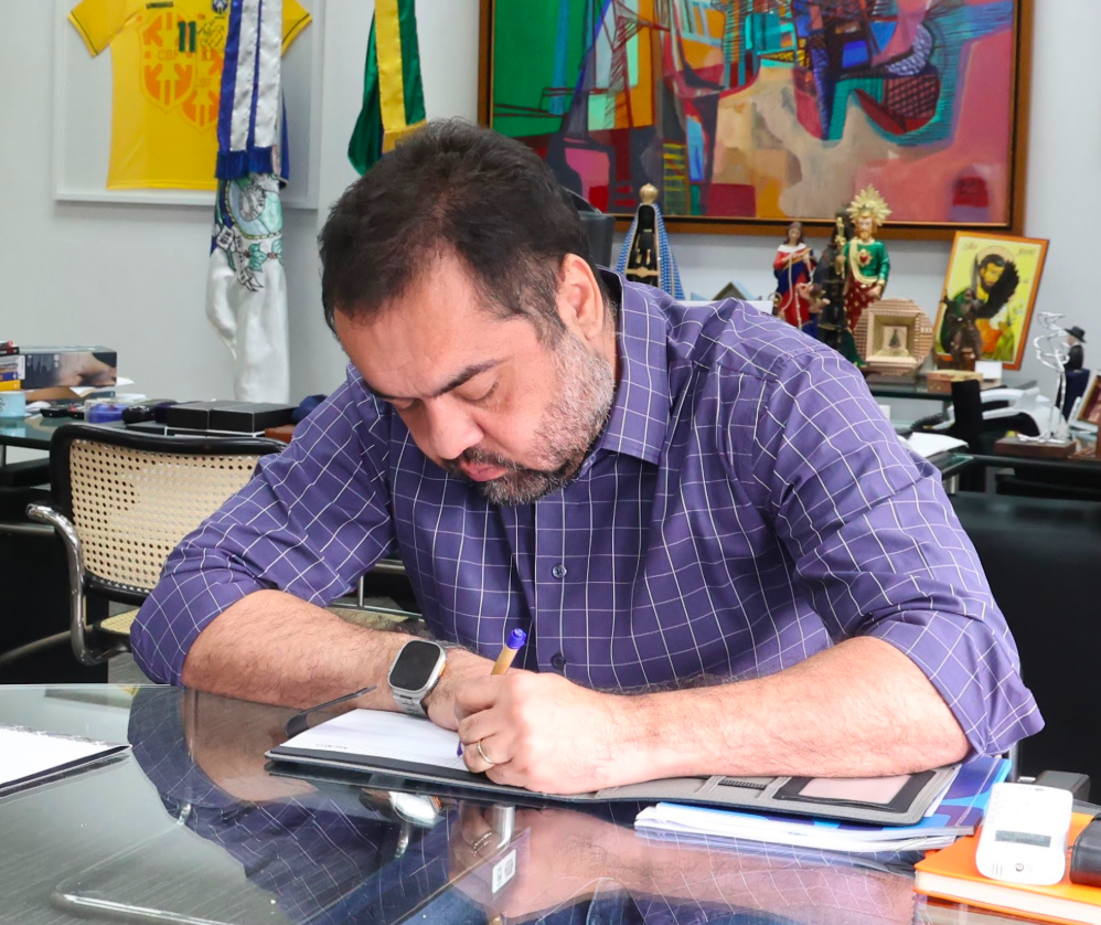 Cláudio Castro publica decreto de regulamentação do Refis