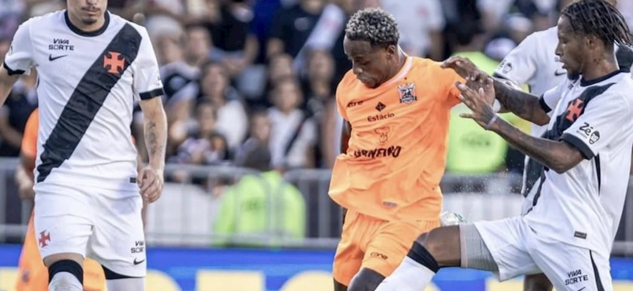 Botafogo é derrotado e Vasco empata sem gols pela Taça Guanabara