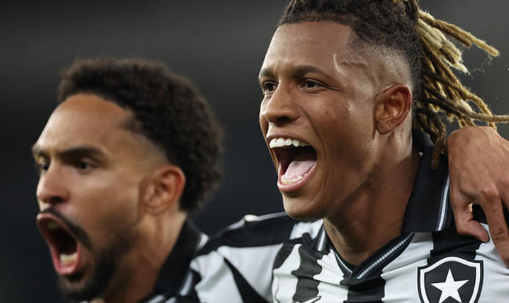 Botafogo estreia no Brasileirão com goleada e quebra tabu contra o Cruzeiro