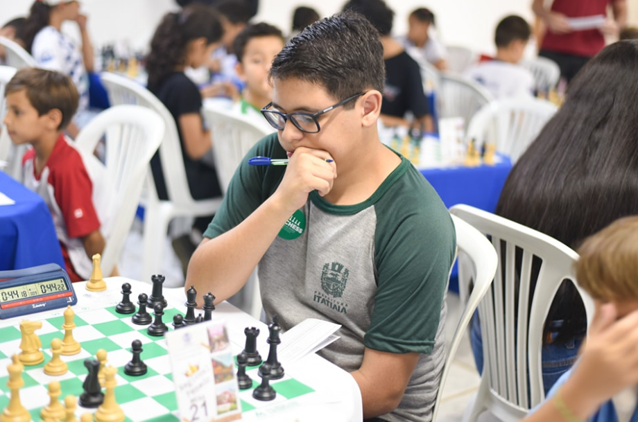 Itatiaia abre inscrições gratuitas para projeto de xadrez ITACHESS