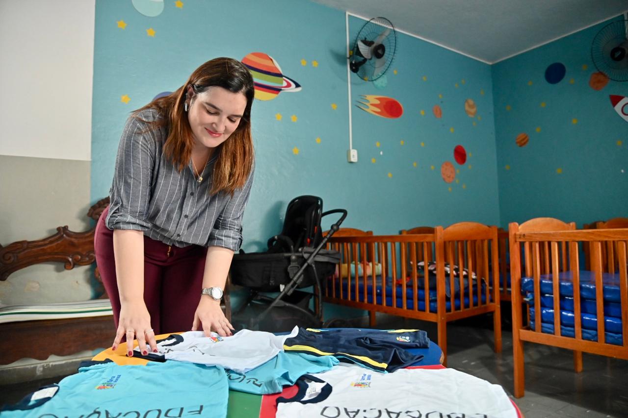 Educação inicia entrega de uniformes nas unidades escolares de Barra Mansa