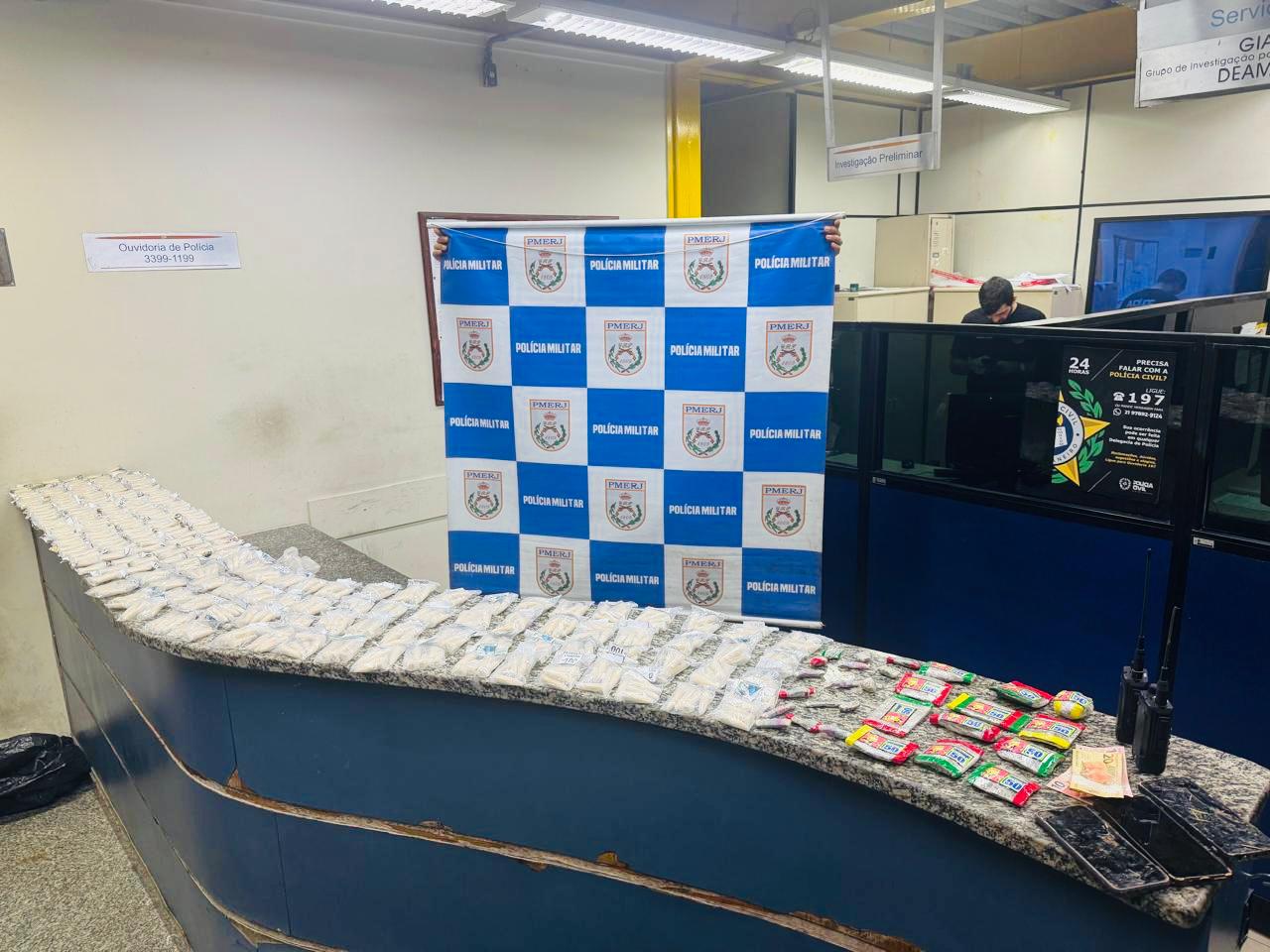 Ação contra o tráfico resulta em apreensão de drogas e três presos em Barra Mansa