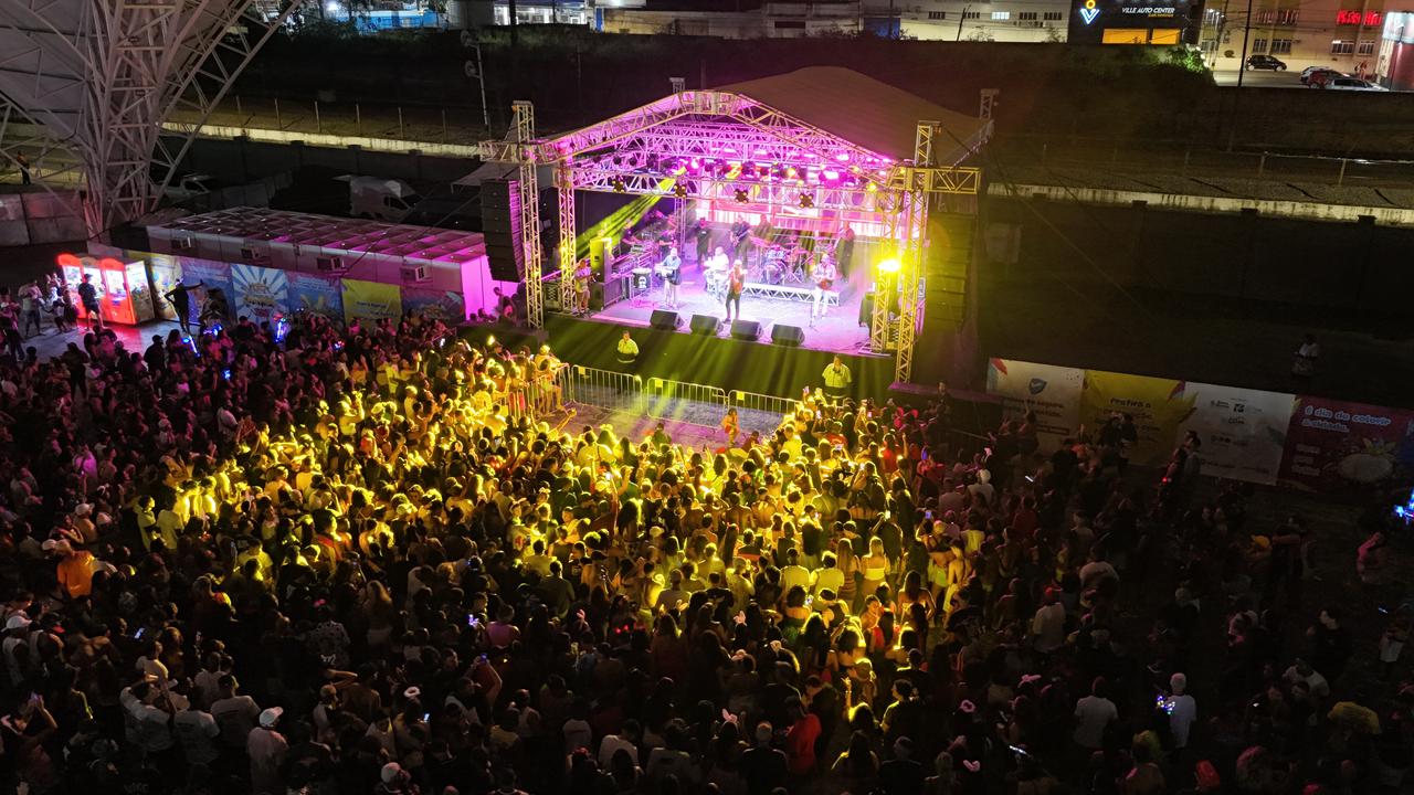 Público lota o Parque da Cidade para curtir o segundo dia de Carnaval