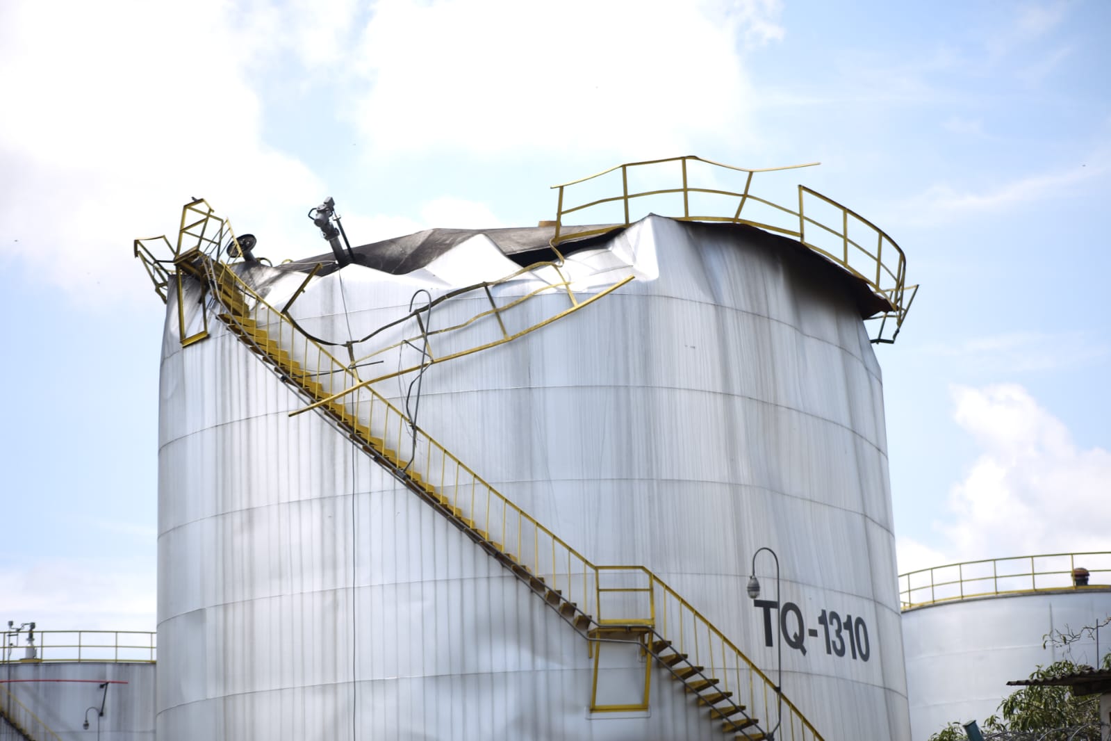 Atualização: Explosão em tanque na base da Vibra deixa um ferido e dois desaparecidos em Volta Redonda