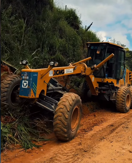Manutenção em estradas rurais avança em Resende