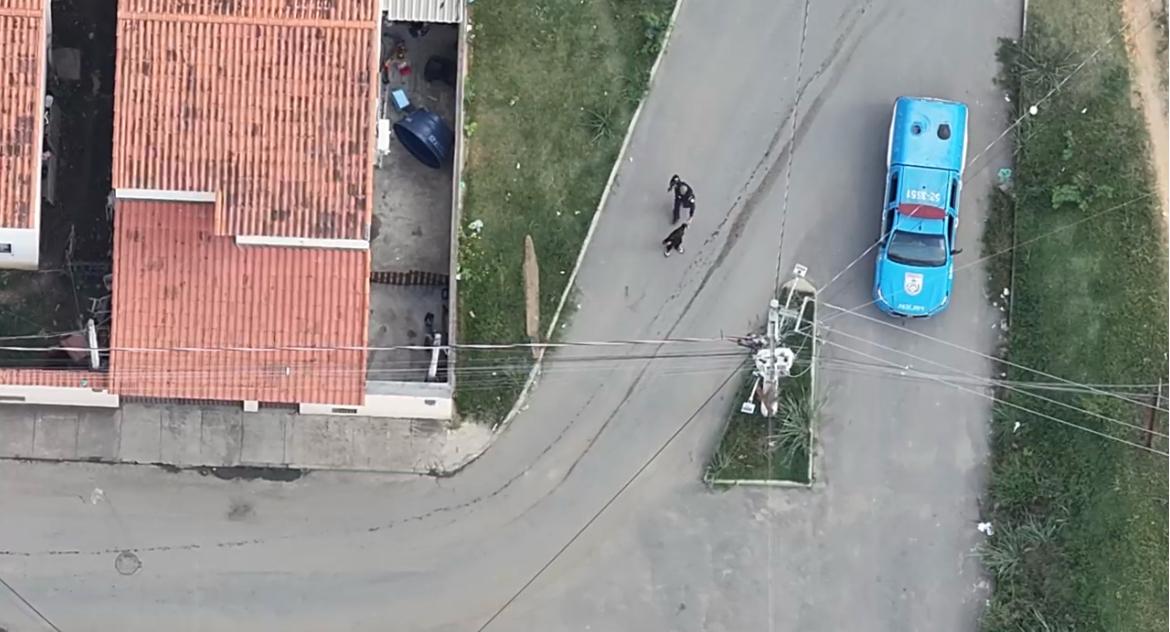Homem é preso por suspeita de tráfico de drogas na Rua Eduardo Junqueira, no Centro de Barra Mansa
