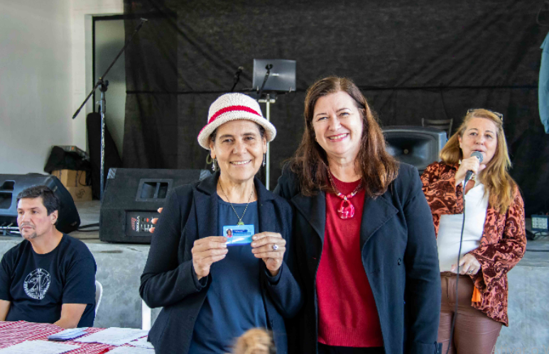 Resende conclui entrega de 150 Carteiras Municipais do Artesão e fortalece valorização do setor