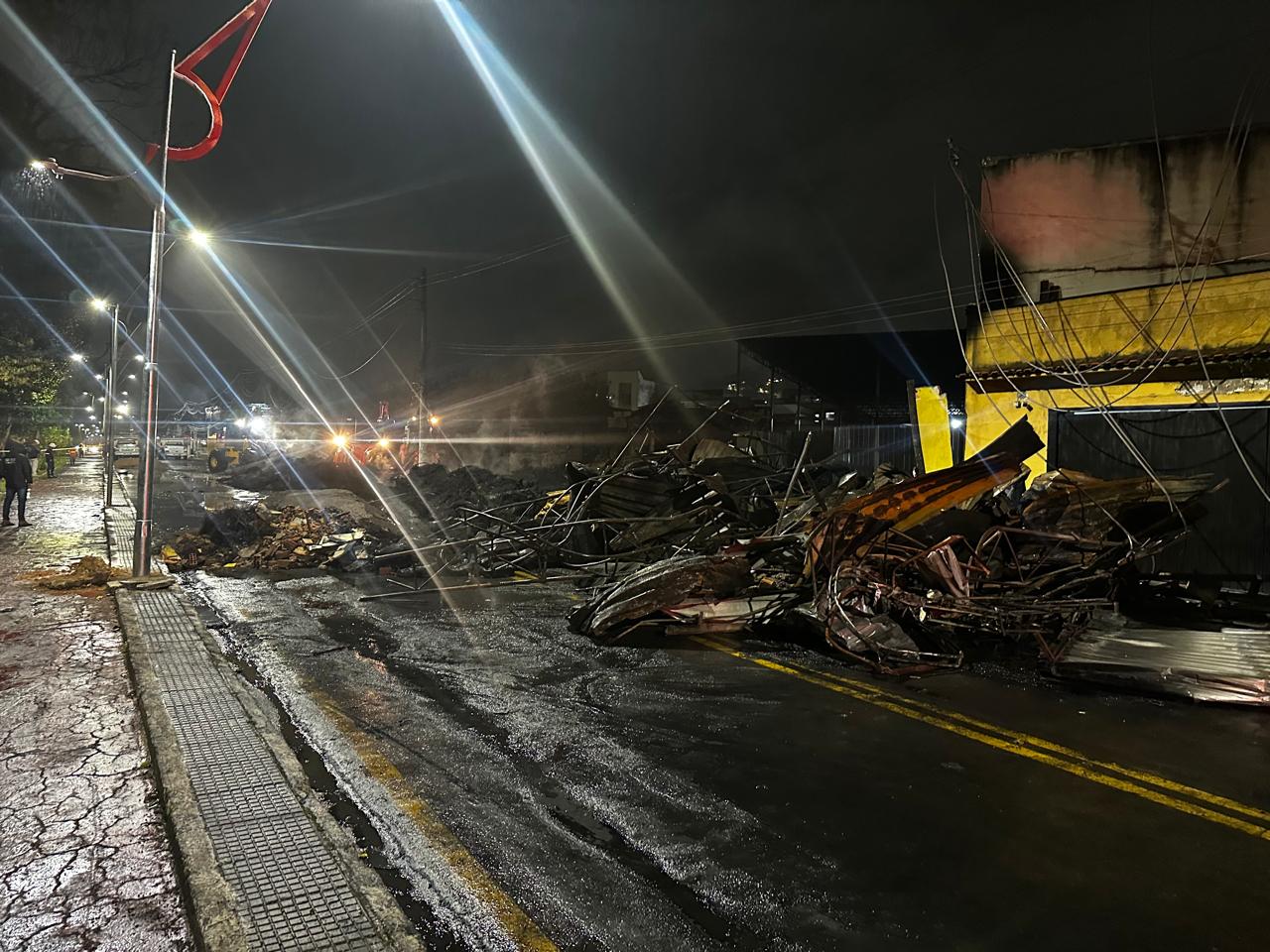 Incêndio na Beira-Rio: operação de rescaldo é concluída após quase 20 horas de trabalho