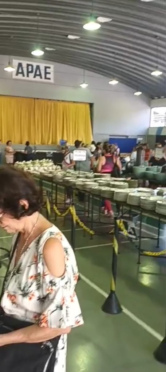 Expo Louças da APAE segue até sexta-feira com milhares de peças e entrada gratuita