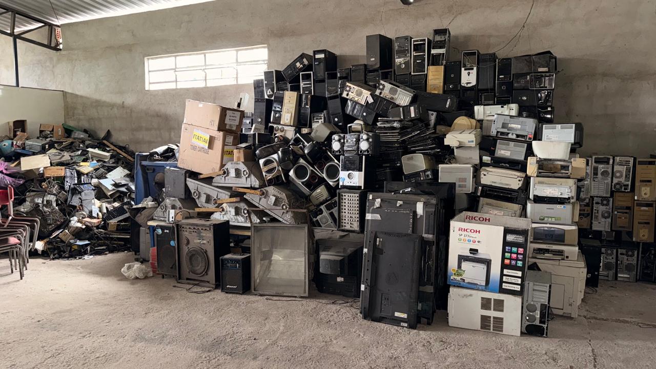 Itatiaia promove leilão eletrônico de veículos, máquinas e bens inservíveis