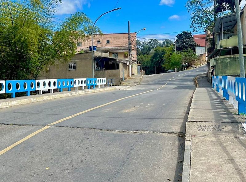 Ponte Hercílio Germano é liberada para o tráfego após reconstrução de muro de contenção em Quatis