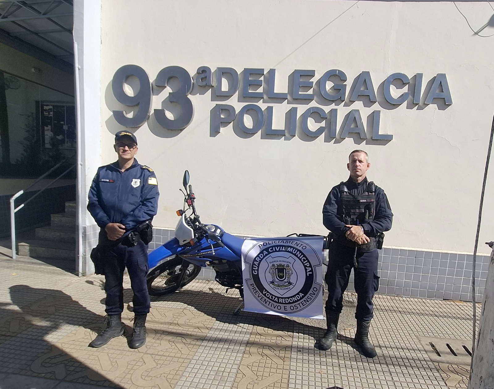 Guarda Municipal de Volta Redonda recupera, no Aterrado, moto furtada no Rio de Janeiro
