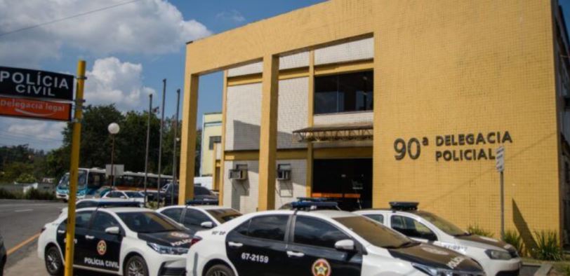 Jovem e mulher ficam feridos após ataque a tiros em frente a salão de festas em Barra Mansa