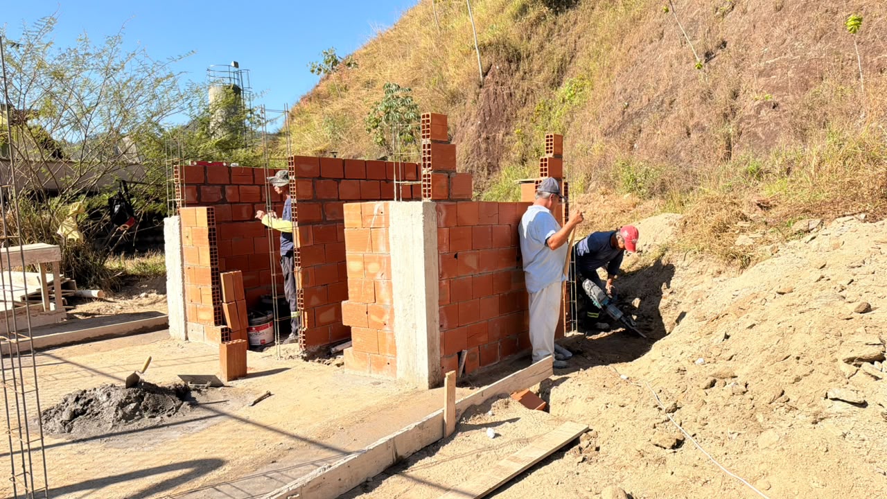Itatiaia inicia construção de novo vestiário no campo esportivo do bairro África I