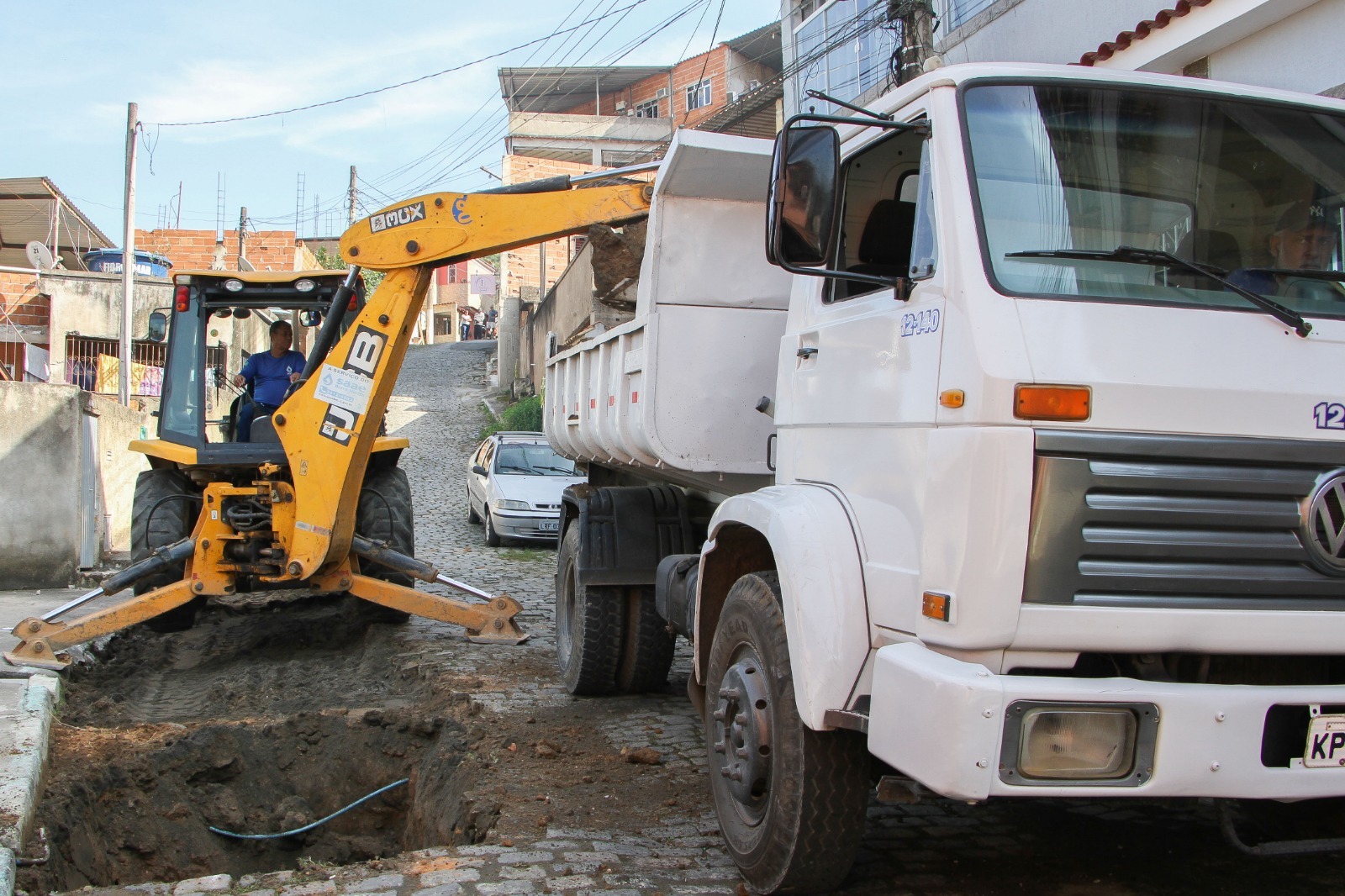 Saae-BM inicia obra de drenagem na Vila Coringa e prepara rua para receber asfaltamento