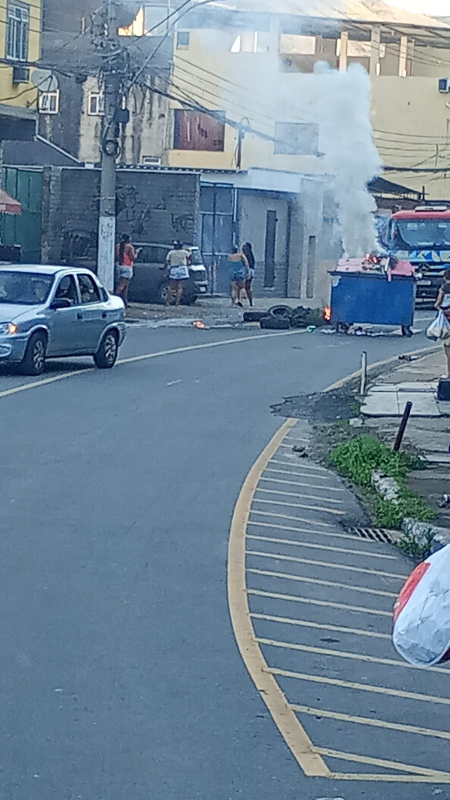 Operação apreende grande quantidade de drogas e arma na Vila Delgado, em Barra Mansa
