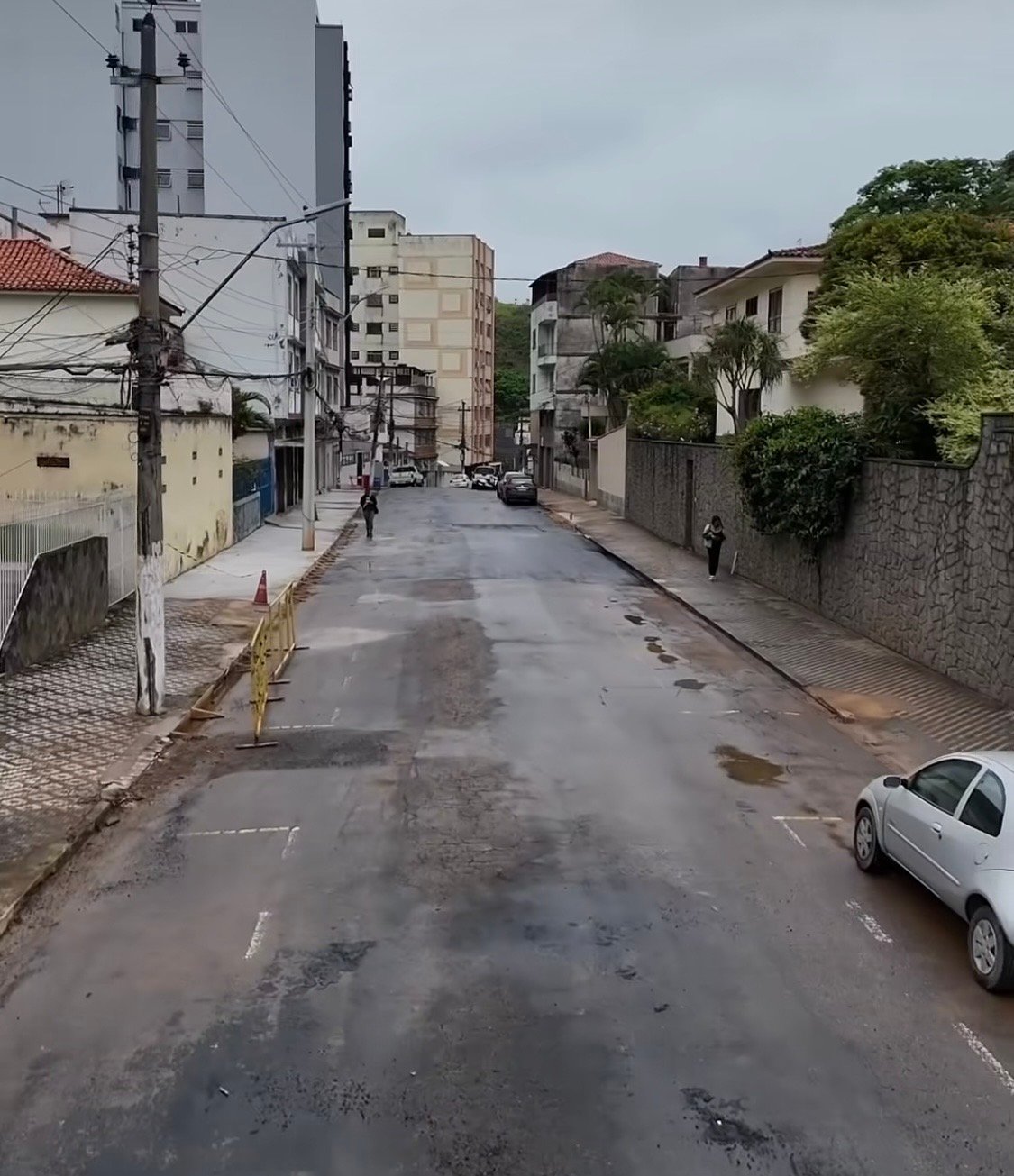 Barra Mansa reabre rua no Verbo Divino após recuperação de cratera