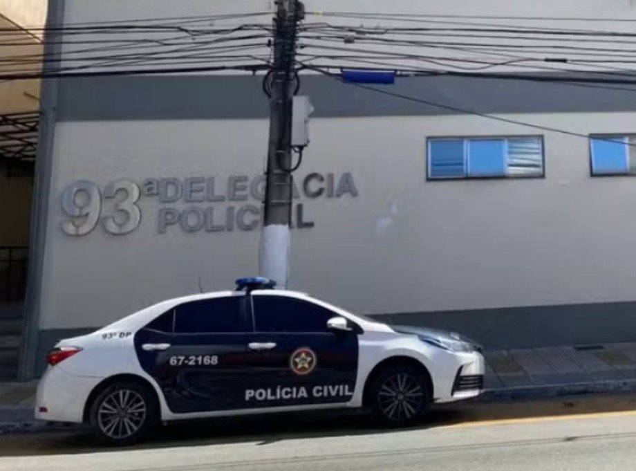 Operação em Volta Redonda encontra mais de mil porções de cocaína, armas e motocicleta suspeita de clonagem